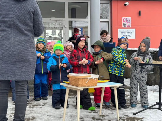 Ve čtvrtek 27. 11. 2025  jsme před MŠ Školská čtvrť prožili slavnostní okamžik…