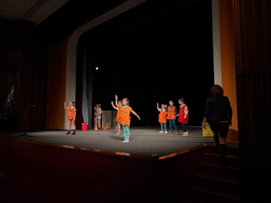 V posledním týdnu před Vánoci si připravily děti školní družiny vánoční dárek…