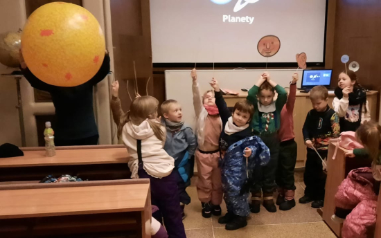 Výlet děti z MŠ Školská do planetária ve Valašském Meziříčí