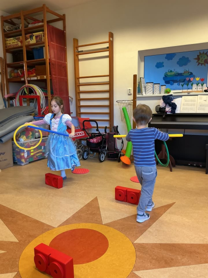 🎭 Karnevalové veselí ve třídě 5 v MŠ Školská 🎉Minulý týden si děti v naší…