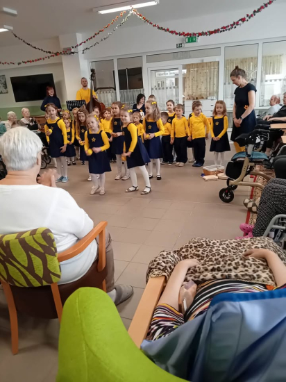 Děti ze sborečku Mateřídouška, který působí při MŠ Školská si v posledních…