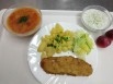 Smažené rybí filé s bramborem, polévka z červené čočky, okurkový salát - 